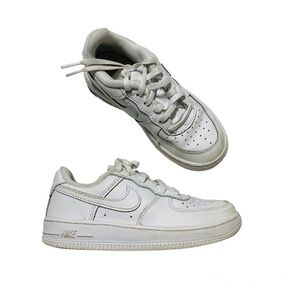 Nike all white low top sneakers‎